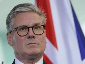 凯尔·斯塔默(Keir Starmer)在发布薪酬协议警告时说，保守党是在“撒盐”